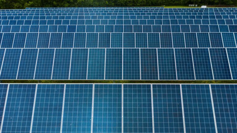Srbija posvećena razvoju solarnih elektrana sa baterijskim sistemima