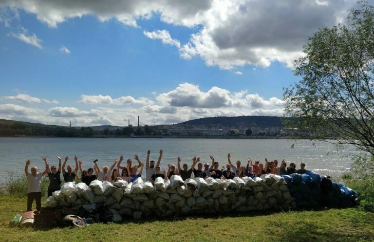 Krnjača: U akciji čišćenja obale Dunava sakupljeno preko 100 džakova smeća