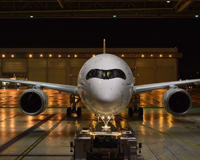 Airframe_Base-maintenance_A350_CDG-1120x900 (1)