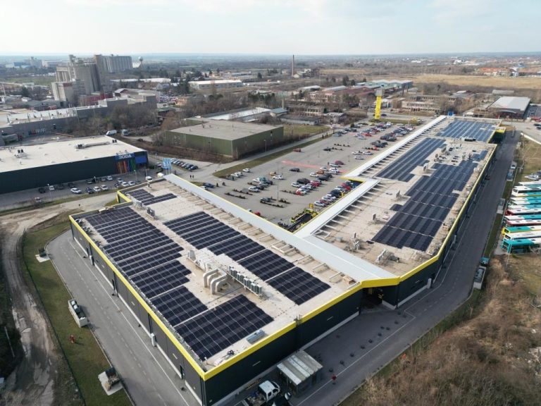 Solarna elektrana na krovu STOP SHOP-a u Požarevcu smanjiće emisije CO2 koliko i šuma od 26 hektara