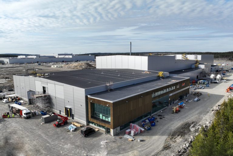 ABB elektrifikuje Northvoltovo najveće na svetu postrojenje za reciklažu baterija