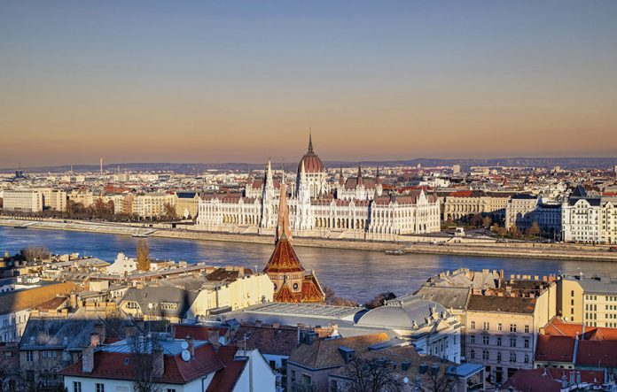 Unsplash-(Andrii-Bondarenko)